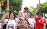 Hàng nghìn người đi bộ kêu gọi 